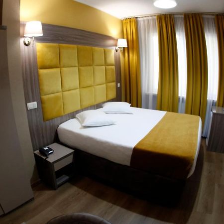 โฮเต็ล มิดิ-ซูอิด Hotel Saint-Gilles ภายนอก รูปภาพ