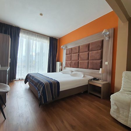 โฮเต็ล มิดิ-ซูอิด Hotel Saint-Gilles ภายนอก รูปภาพ