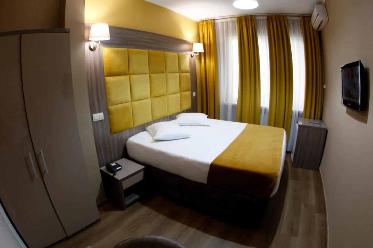 โฮเต็ล มิดิ-ซูอิด Hotel Saint-Gilles ภายนอก รูปภาพ