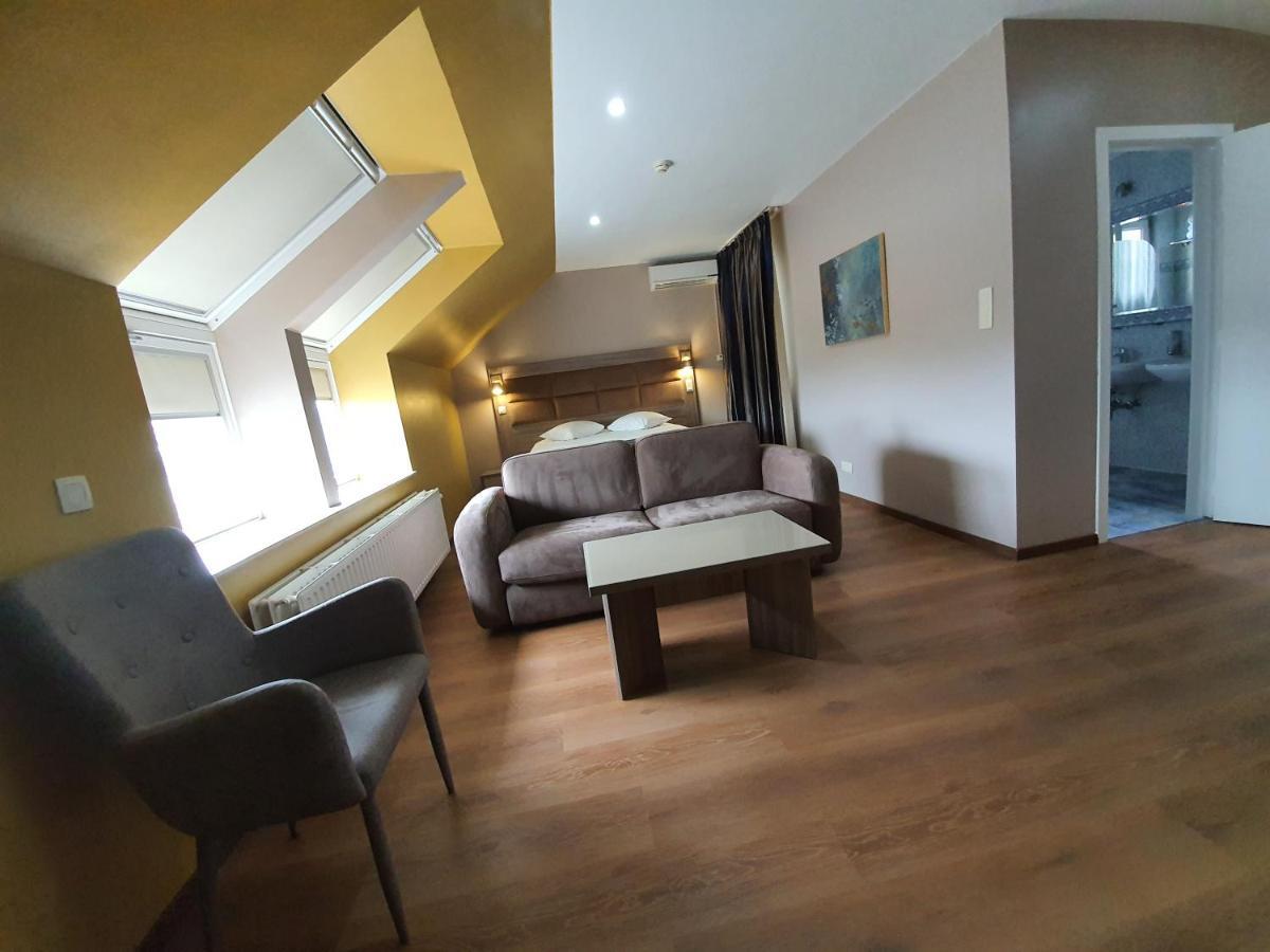 โฮเต็ล มิดิ-ซูอิด Hotel Saint-Gilles ภายนอก รูปภาพ