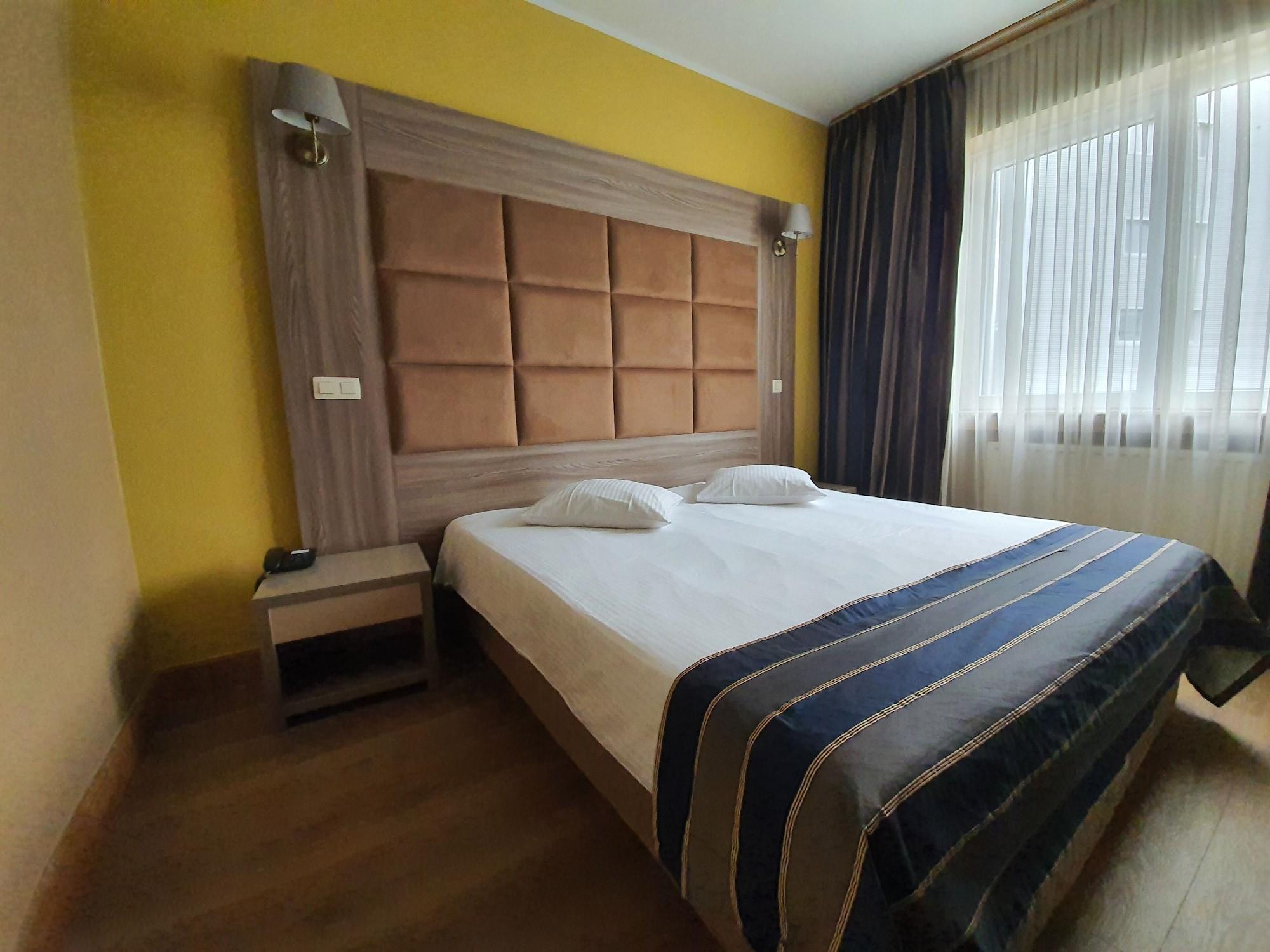 โฮเต็ล มิดิ-ซูอิด Hotel Saint-Gilles ภายนอก รูปภาพ