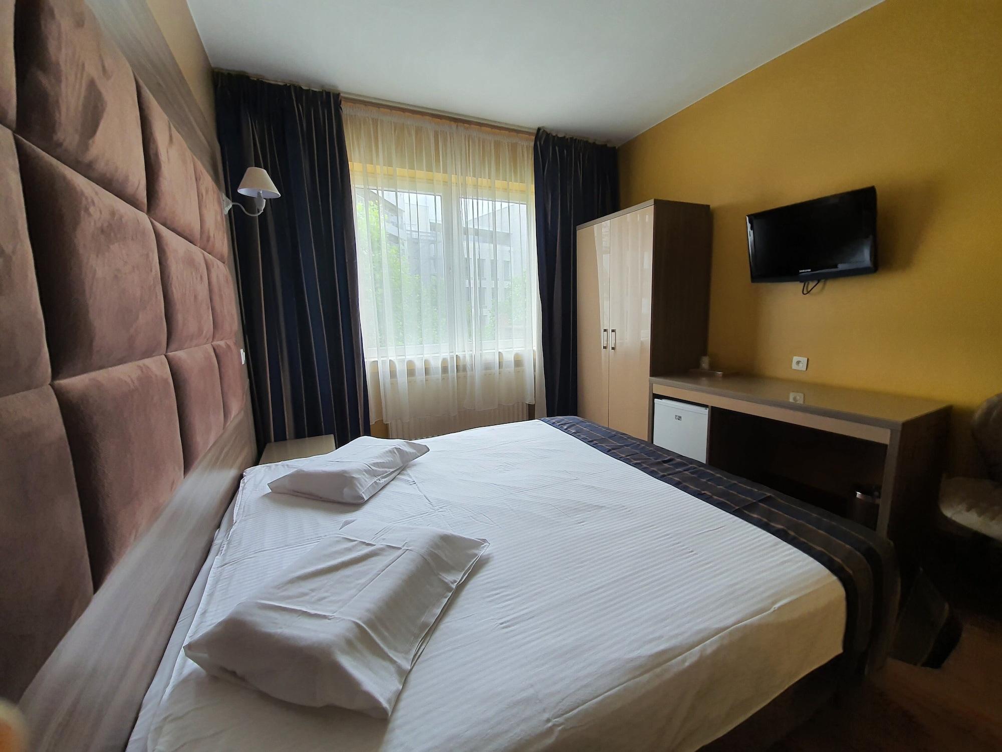 โฮเต็ล มิดิ-ซูอิด Hotel Saint-Gilles ภายนอก รูปภาพ