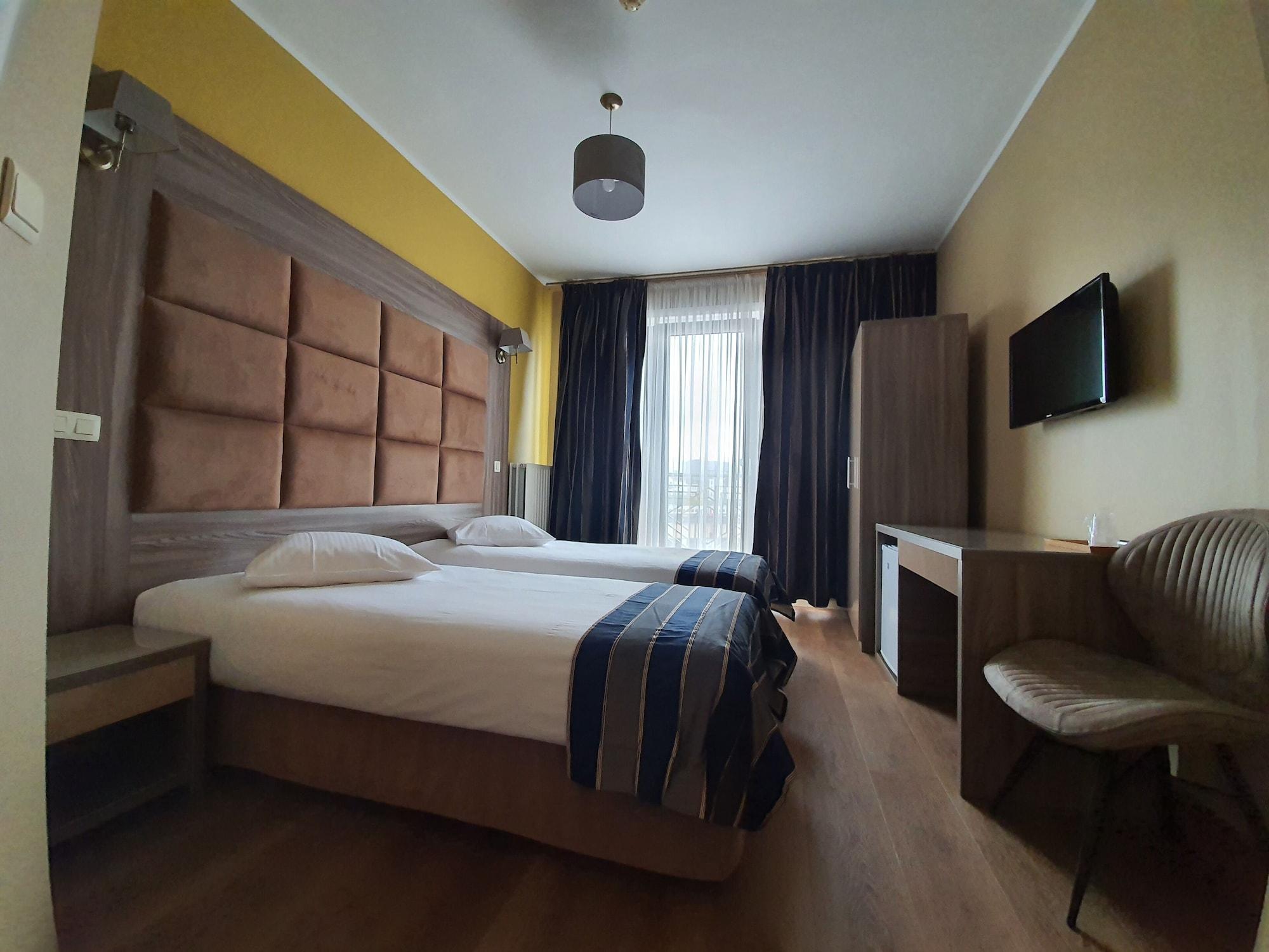 โฮเต็ล มิดิ-ซูอิด Hotel Saint-Gilles ภายนอก รูปภาพ