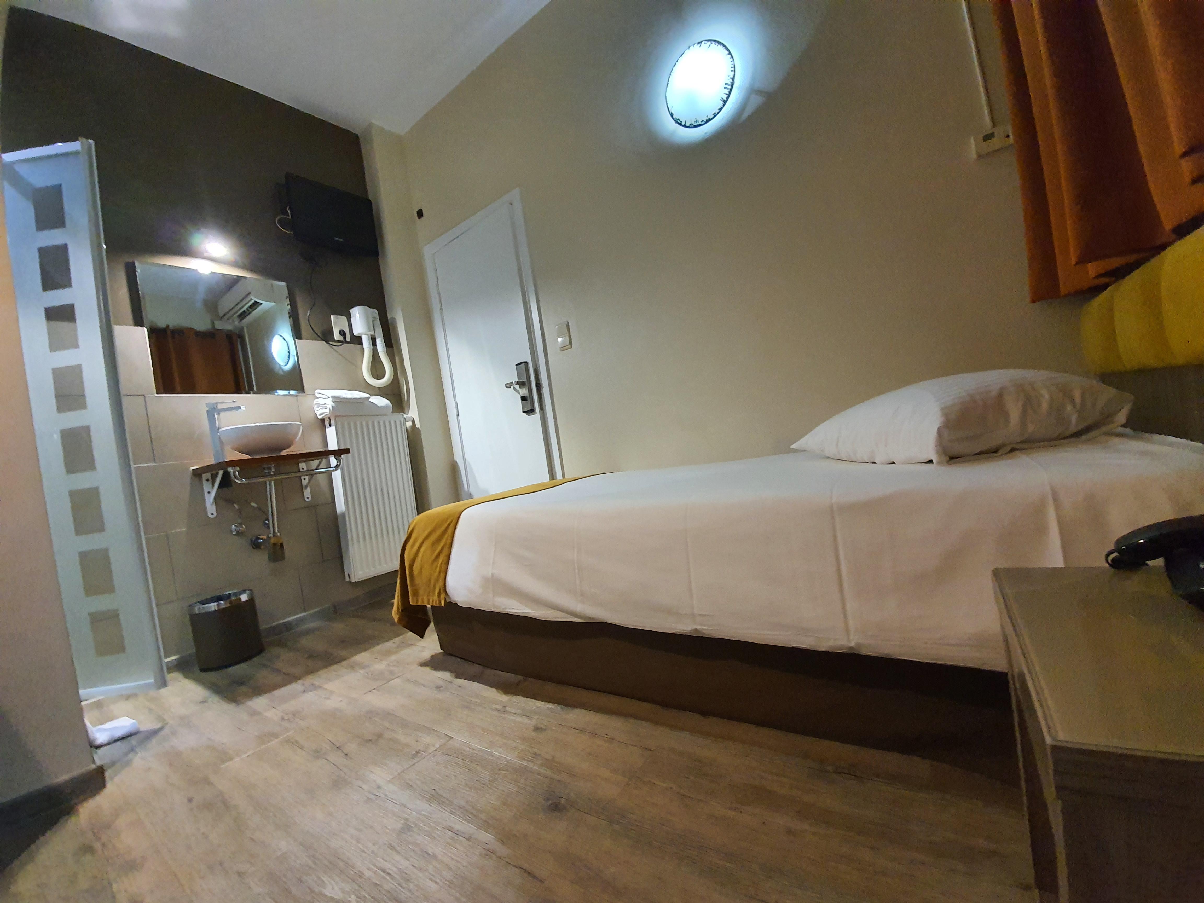 โฮเต็ล มิดิ-ซูอิด Hotel Saint-Gilles ภายนอก รูปภาพ