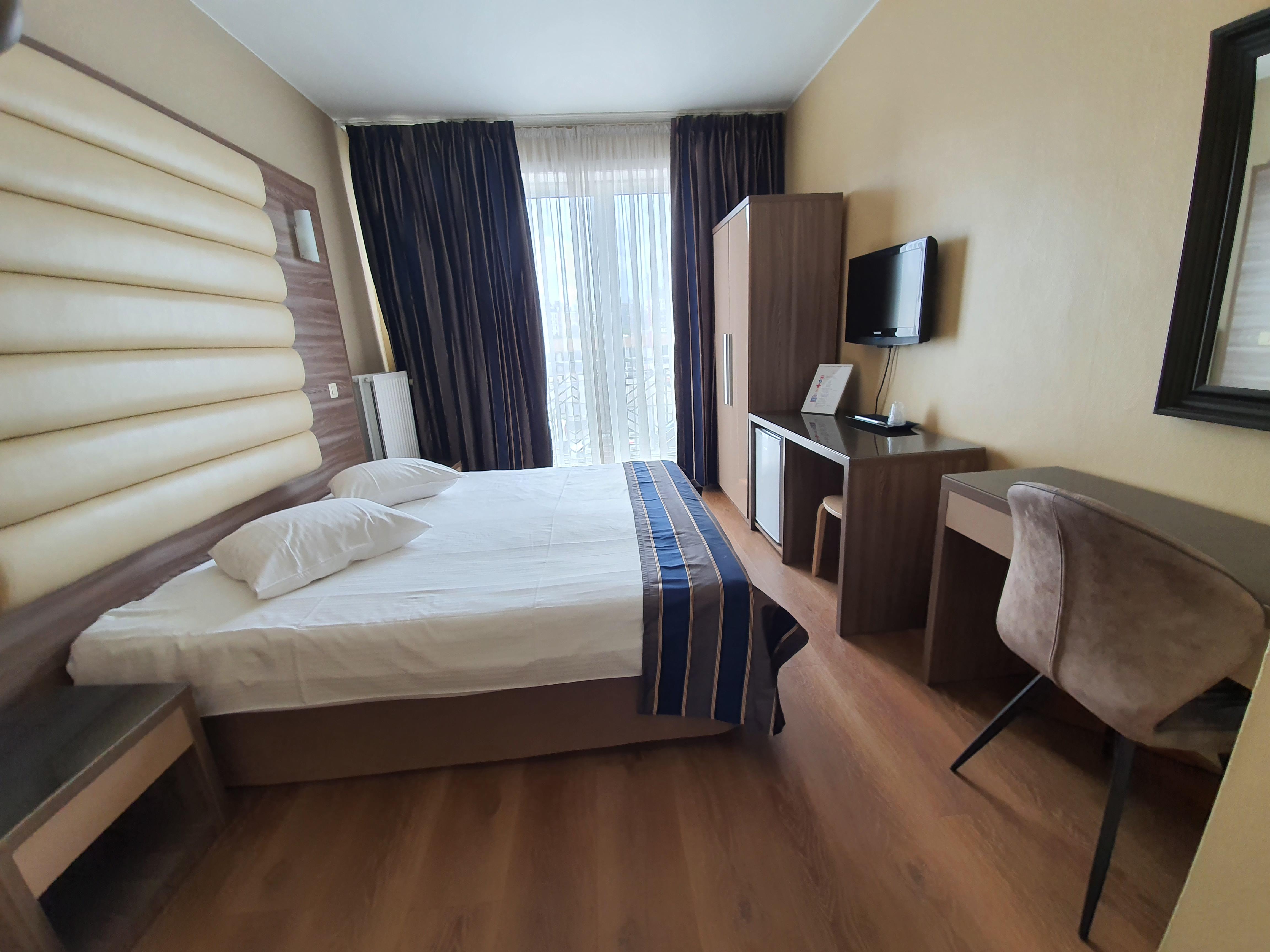 โฮเต็ล มิดิ-ซูอิด Hotel Saint-Gilles ภายนอก รูปภาพ