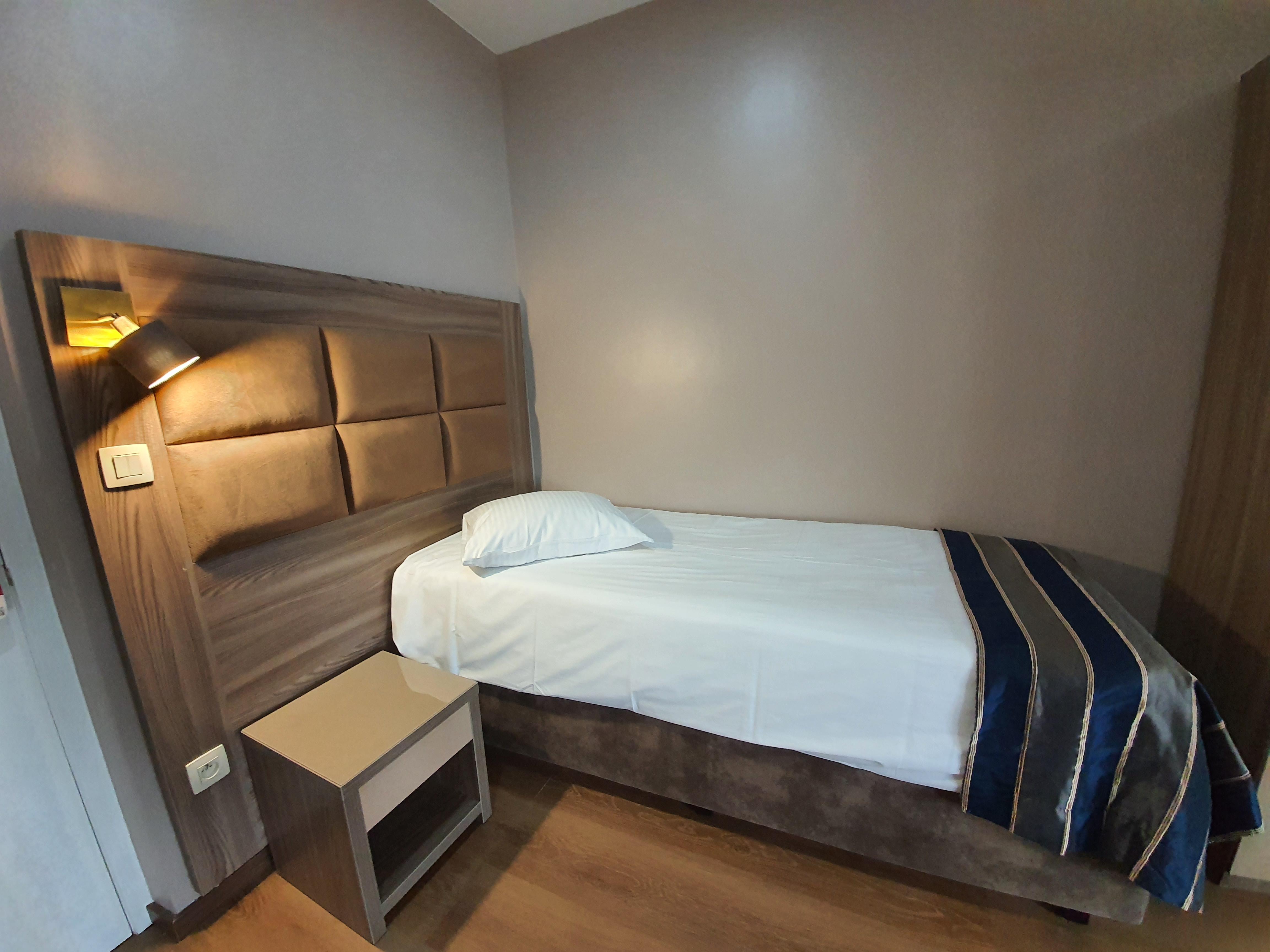 โฮเต็ล มิดิ-ซูอิด Hotel Saint-Gilles ภายนอก รูปภาพ