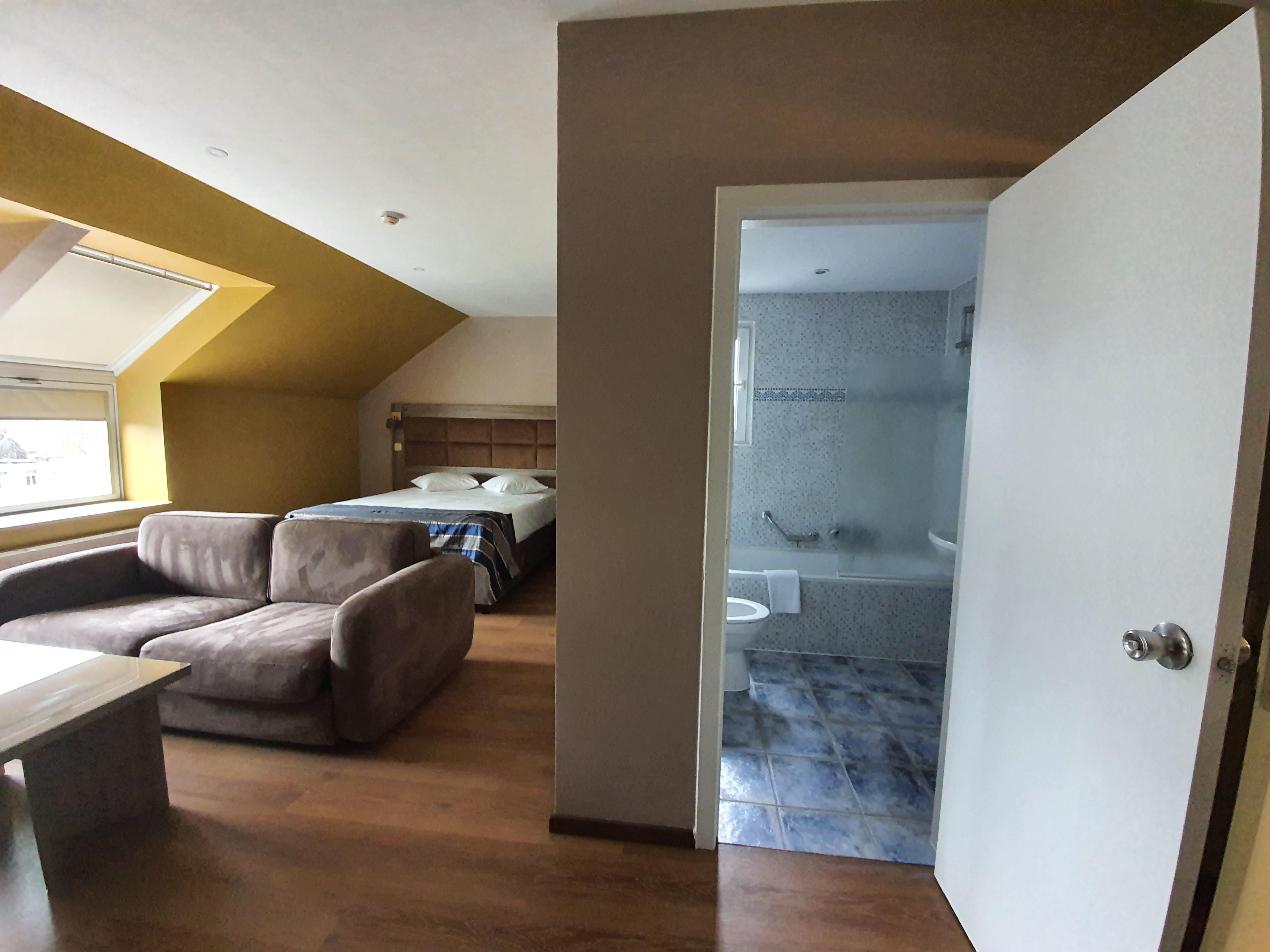 โฮเต็ล มิดิ-ซูอิด Hotel Saint-Gilles ภายนอก รูปภาพ