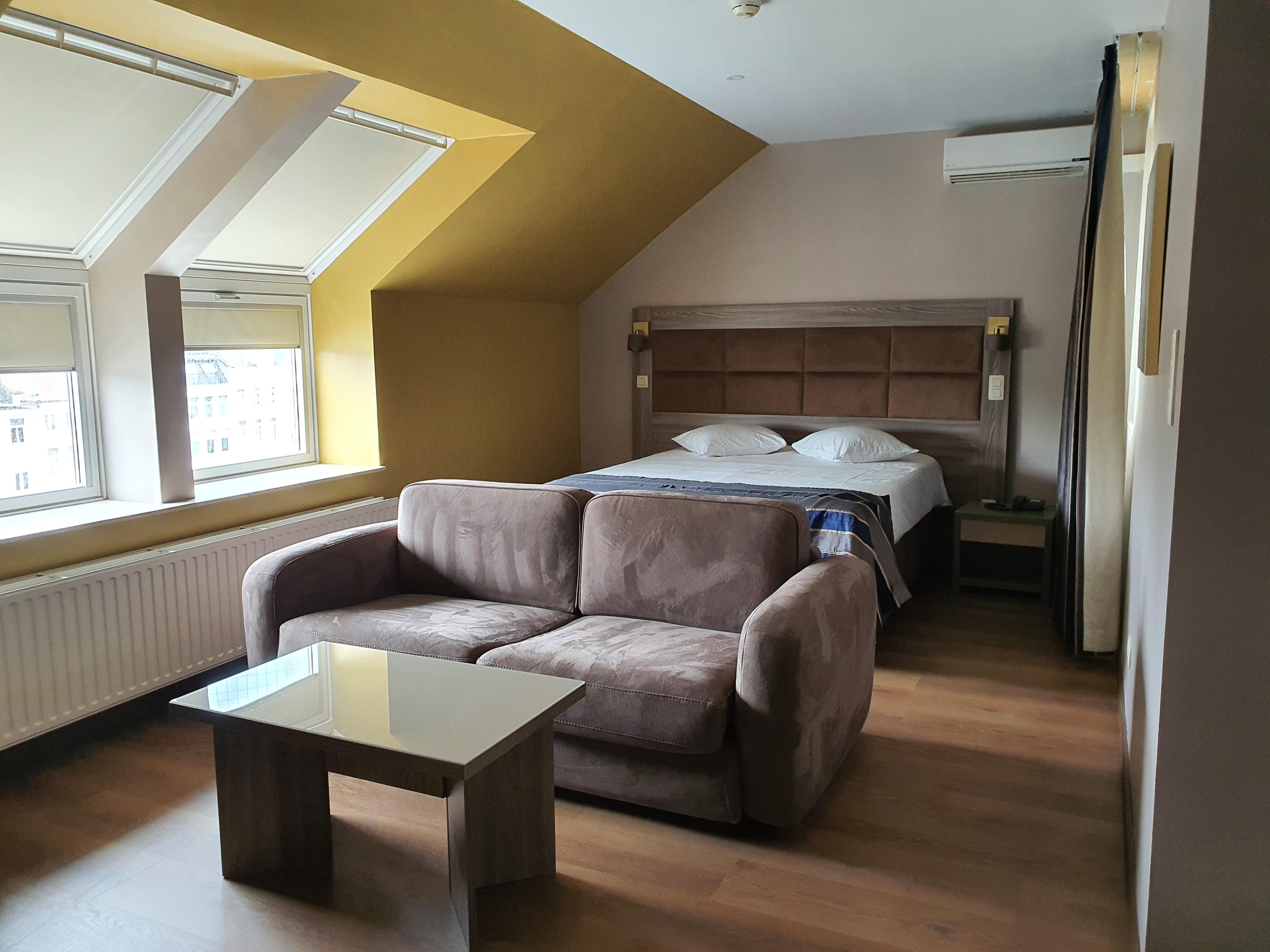 โฮเต็ล มิดิ-ซูอิด Hotel Saint-Gilles ภายนอก รูปภาพ