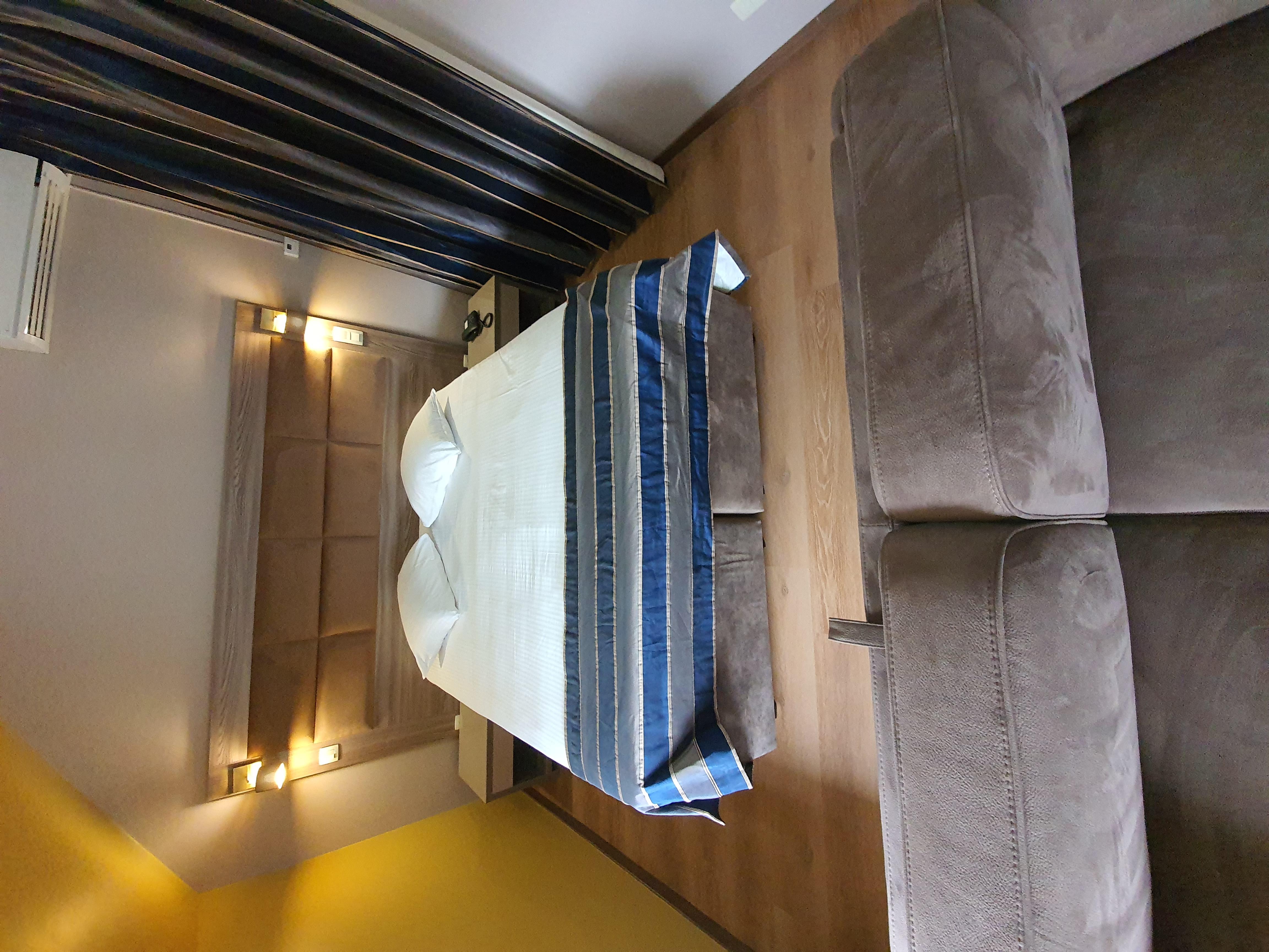 โฮเต็ล มิดิ-ซูอิด Hotel Saint-Gilles ภายนอก รูปภาพ