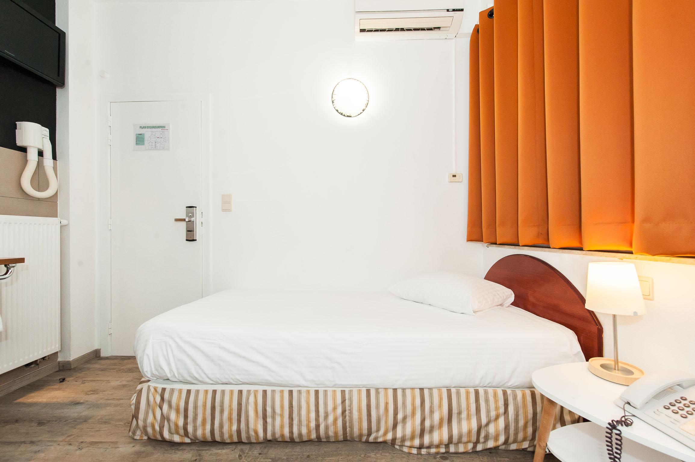 โฮเต็ล มิดิ-ซูอิด Hotel Saint-Gilles ภายนอก รูปภาพ