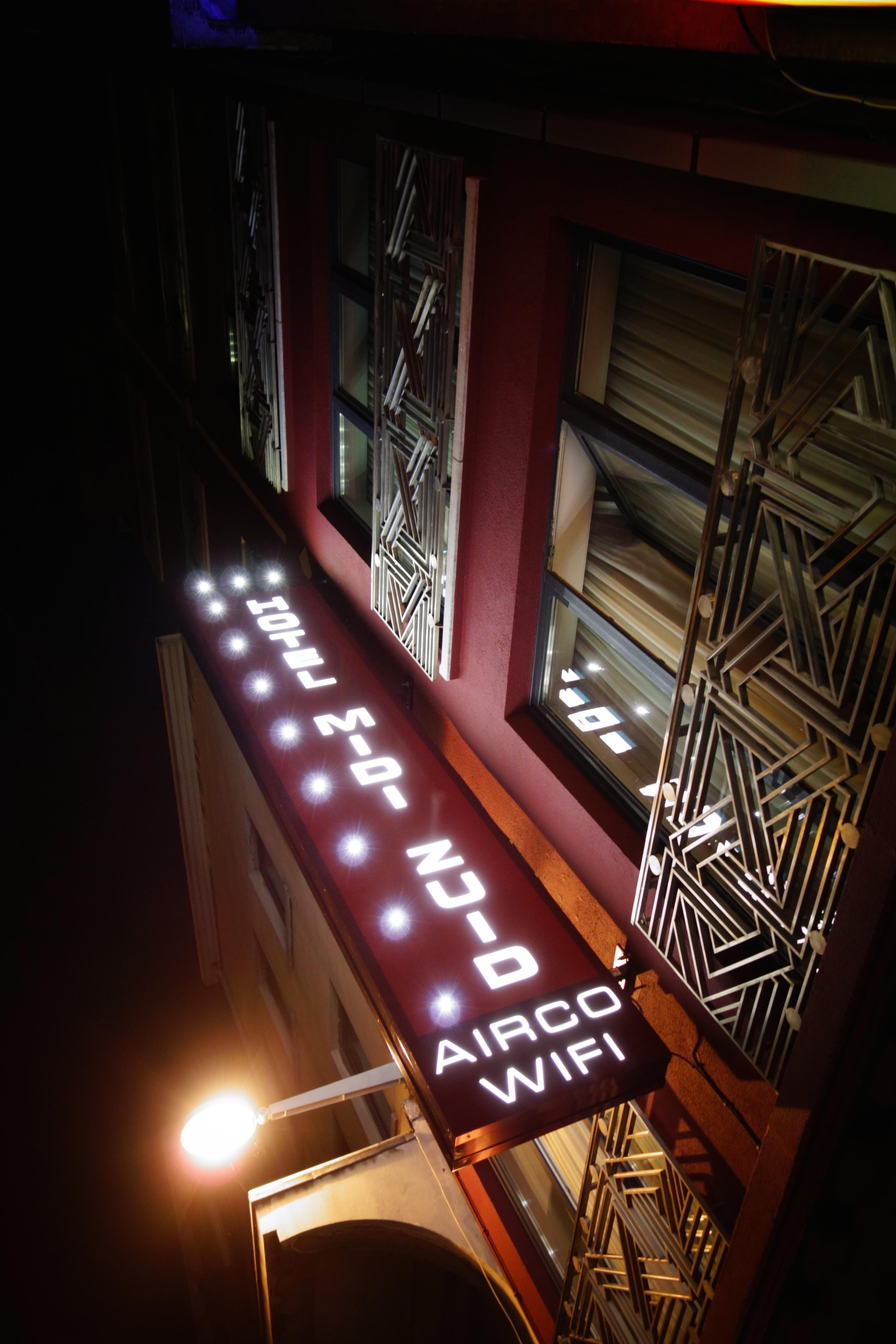 โฮเต็ล มิดิ-ซูอิด Hotel Saint-Gilles ภายนอก รูปภาพ