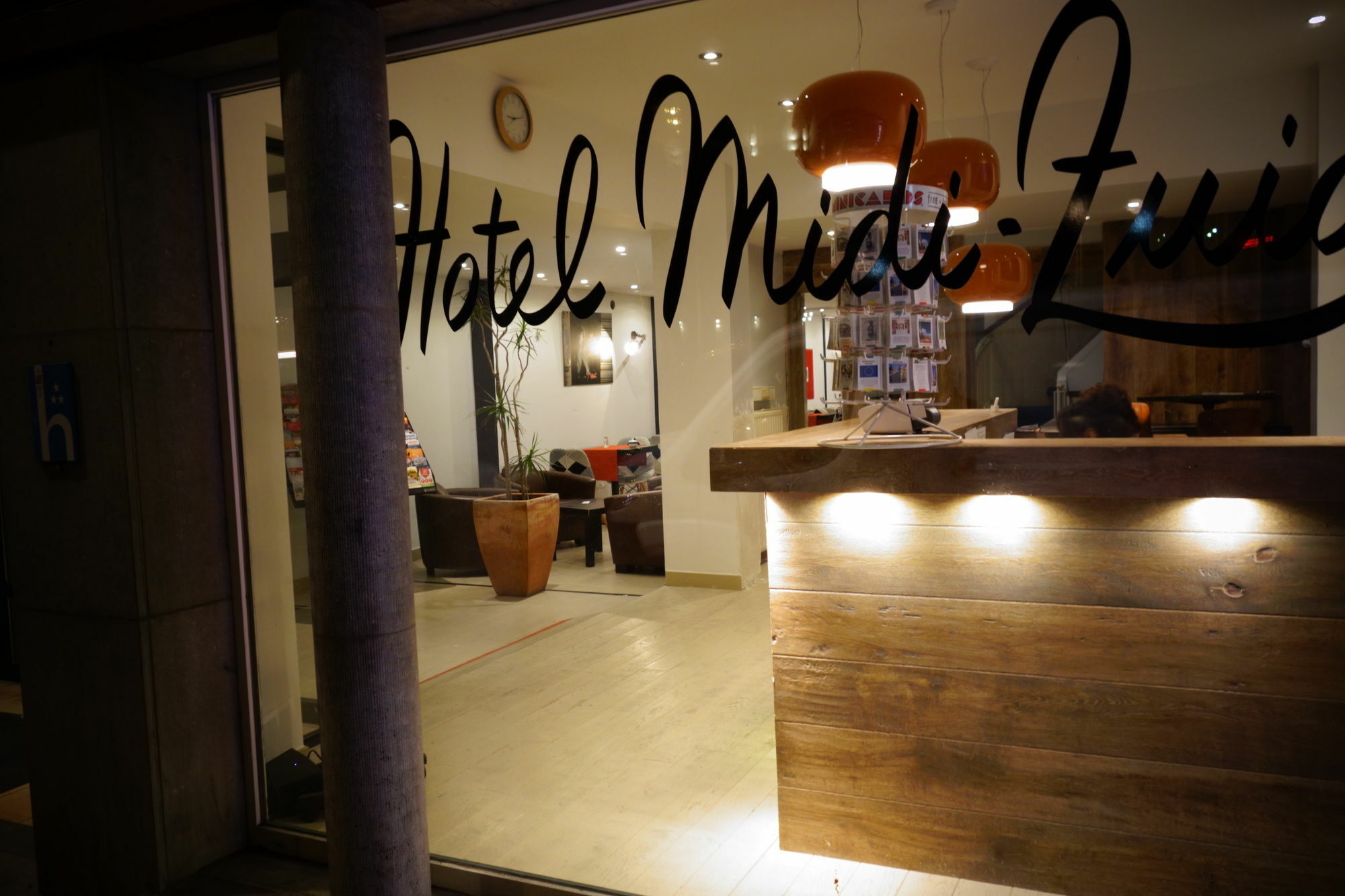 โฮเต็ล มิดิ-ซูอิด Hotel Saint-Gilles ภายนอก รูปภาพ